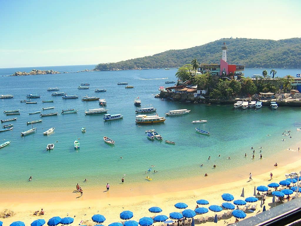 Caleta Beach, Acapulco, Mexican Riviera, Acapulco beaches, Mexican Riviera Beaches, best beaches of the Mexican Riviera