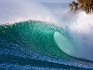 The Best surfing in Hawaii, best beaches in Hawaii, Beach Travel Destinations, beach travel, Jaws aka Pe'ahi Maui, Best Hawaii Beach Resorts, Best Hawaii Tours & Activities, Banzai Pipeline Oahu, Ke'ei Beach Big Island, Ma'alaea Pipeline Maui, Honolua Bay Maui, Ho'okipa Beach Maui, Lopa Beach Lanai, Hanalei Bay Kauai, Canoes Oahu, Ala Moana Bowls & Kaisers Oahu, Diamon Head Lighthouse Oahu