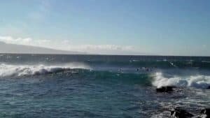 The Best surfing in Hawaii, best beaches in Hawaii, Beach Travel Destinations, beach travel, Jaws aka Pe'ahi Maui, Best Hawaii Beach Resorts, Best Hawaii Tours & Activities, Banzai Pipeline Oahu, Ke'ei Beach Big Island, Ma'alaea Pipeline Maui, Honolua Bay Maui, Ho'okipa Beach Maui, Lopa Beach Lanai, Hanalei Bay Kauai, Canoes Oahu, Ala Moana Bowls & Kaisers Oahu, Diamon Head Lighthouse Oahu