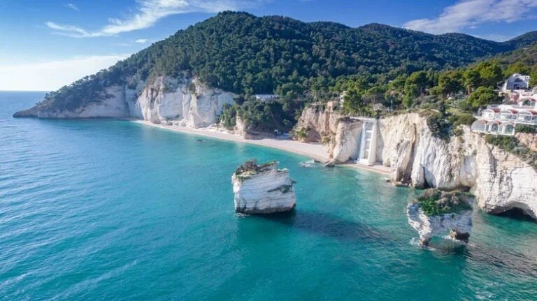 Baia delle Zagare beach in Puglia Italy with white cliffs and turquoise water.  One of the prettiest Italy Beaches.