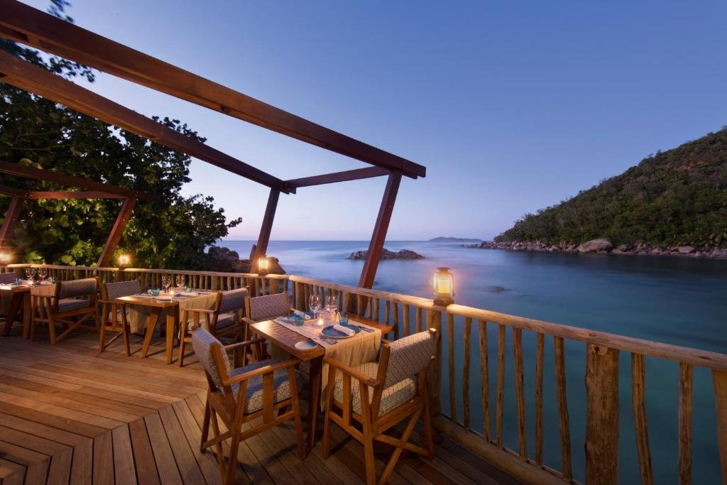 Beachside dining setup overlooking the ocean at Constance Lemuria Praslin