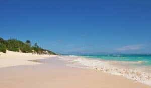 Elbow Beach, best Bermuda Beaches, Bermuda Travel Guide, best Bermuda hotels, best Bermuda restaurants, best Bermuda tours & activities, things to do in Bermuda, best Bermuda bars, Bermuda Travel Guide