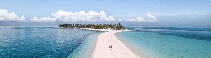 White sandbar stretching across Malapascua Island in Cebu with turquoise waters