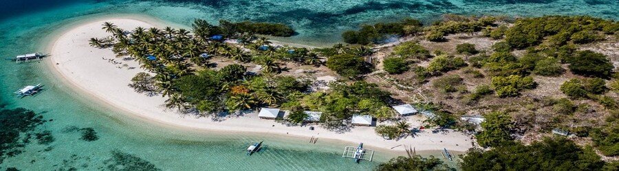 Pass Island Coron with quiet beach and turquoise shoreline