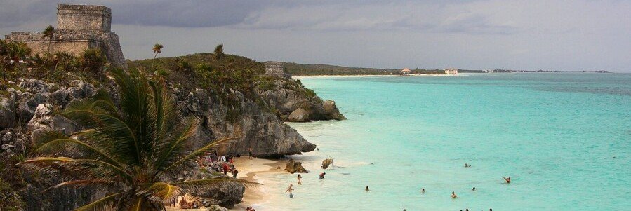 Ancient Mayan ruins overlooking the turquoise Caribbean Sea at Tulum in the Yucatán Peninsula, Mexico.