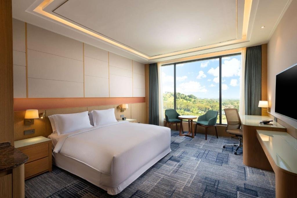 hilton clark sun valley resort hotel rooms and facilities in clark pampanga philippines