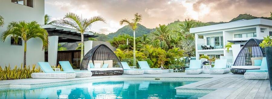 Crystal Blue Lagoon Villas pool and luxury villas in Rarotonga