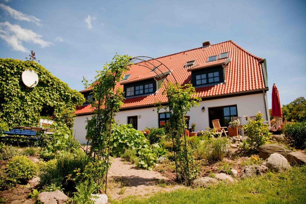 Gutshaus Ketelshagen country house and garden in rural Rügen