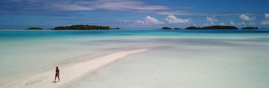 Rangiroa Blue Lagoon turquoise sandbar with shallow clear water