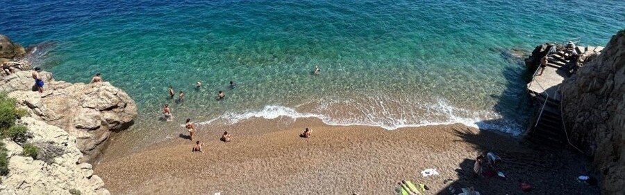Fisherman’s Cove Monaco Crique des Pecheurs with clear water and rocky beach