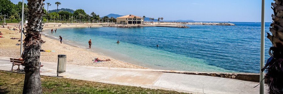 Plages du Mourillon beach in Toulon with clear water and sandy shoreline
