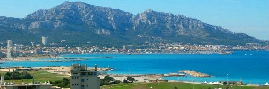 Parc Balnéaire du Prado in Marseille with wide beaches, turquoise water, and mountain backdrop