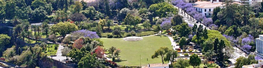 Parque de Santa Catarina with green lawns and ocean views in Funchal