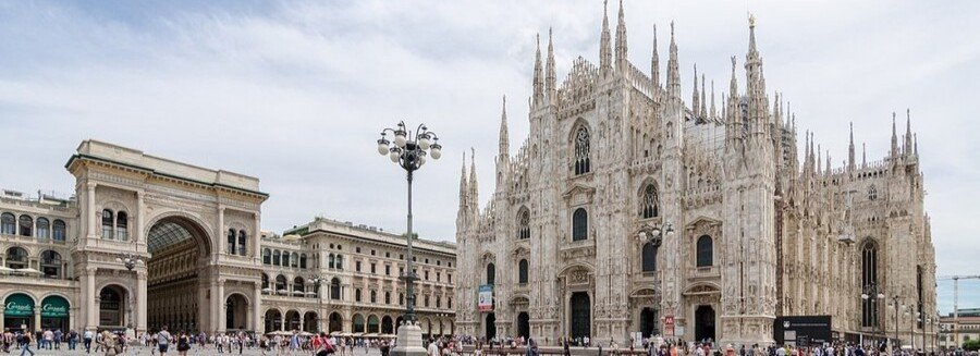 Florence Cathedral and Piazza del Duomo with historic buildings and crowds
