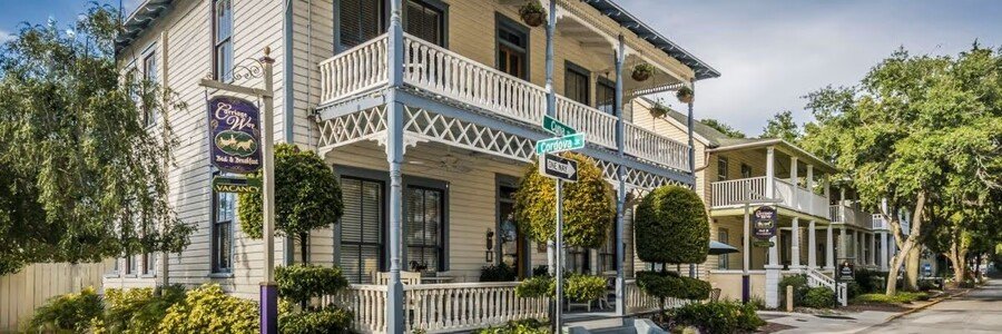 Exterior of Carriage Way Inn bed and breakfast in historic St. Augustine, Florida.