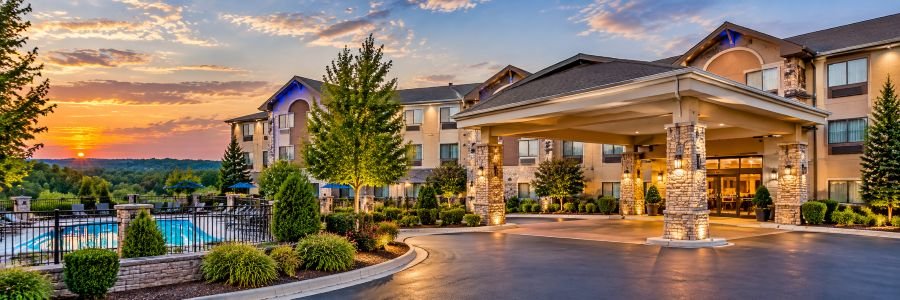 Baymont by Wyndham Branson Thousand Hills style hotel with pool and landscaped grounds at sunset